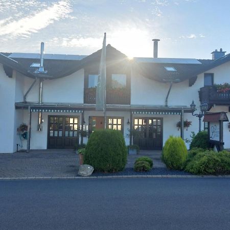 Landhotel Linden Am Venekotensee Niederkruechten Exterior photo