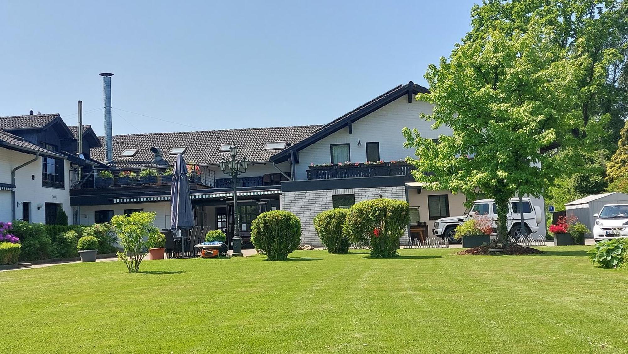 Landhotel Linden Am Venekotensee Niederkruechten Exterior photo